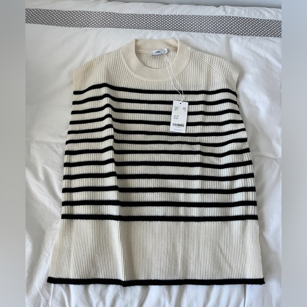 Closed sweater sleeveless size M new with tags